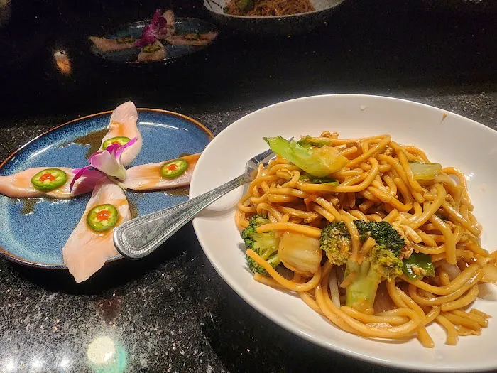 Spicy Thai II and Sushi Picture 4