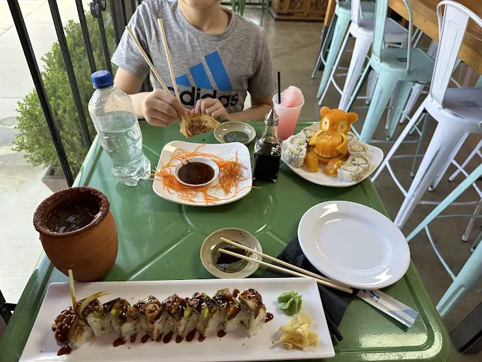 Picazo Sushi & Poke Picture 8
