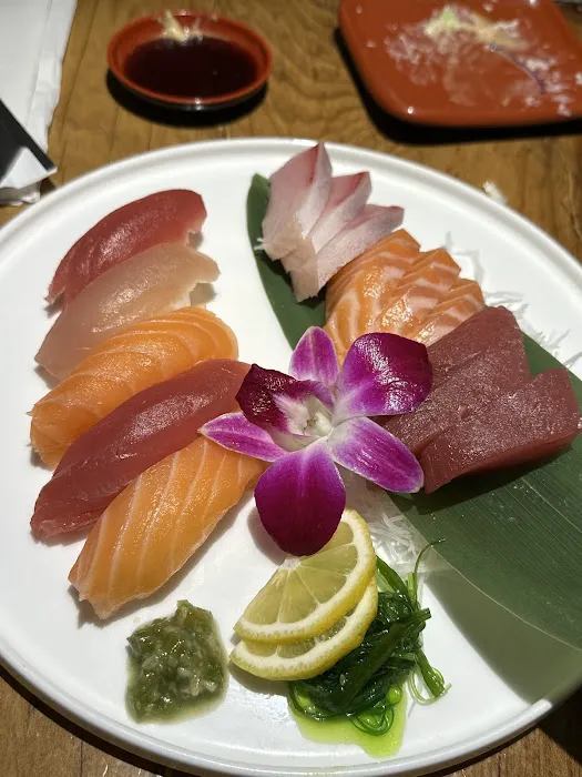 Blue Nami | Sushi & Sake House Picture 8