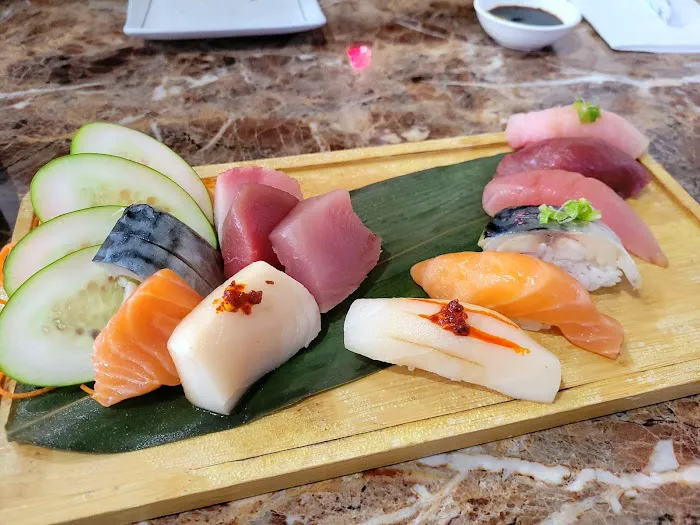 7' Yen Sushi Picture 7