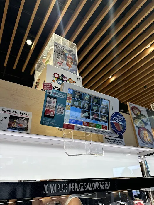 Kura Revolving Sushi Bar Picture 3