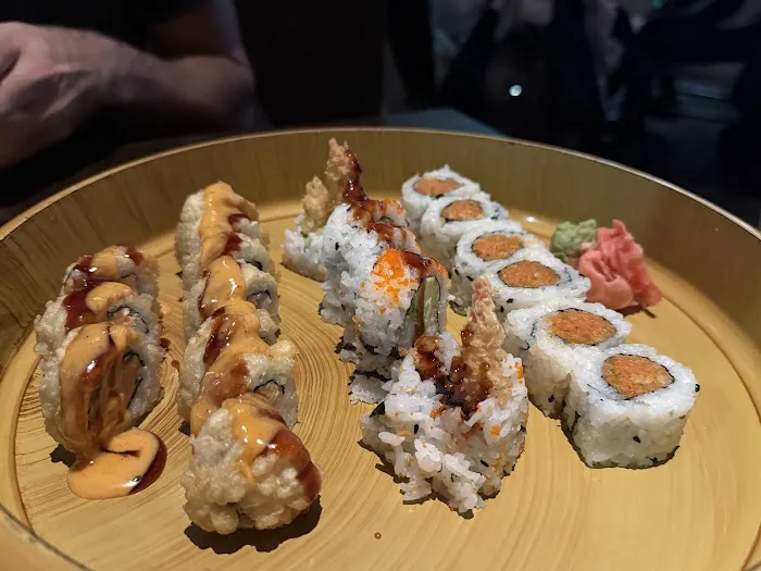 Wakame Sushi & Asian Bistro Picture 9