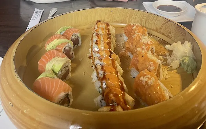 Wakame Sushi & Asian Bistro Picture 3