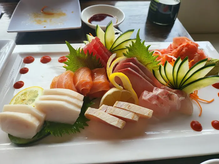 Wakame Sushi & Asian Bistro Picture 2