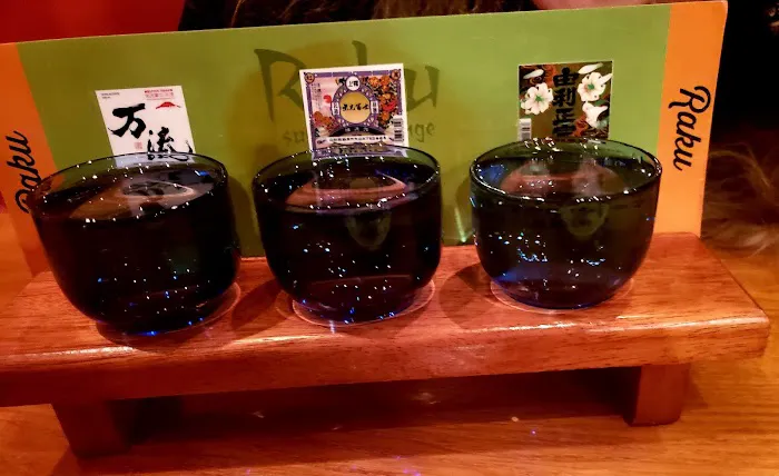 Raku Sushi & Lounge Picture 1