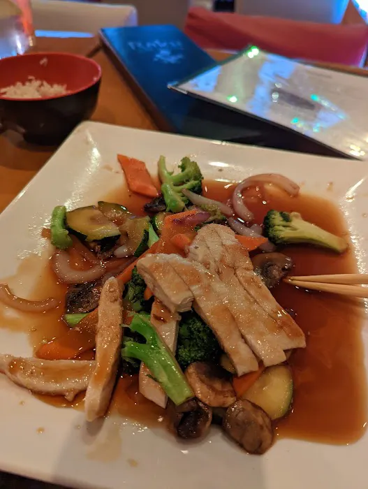 Raku Sushi & Lounge Picture 3