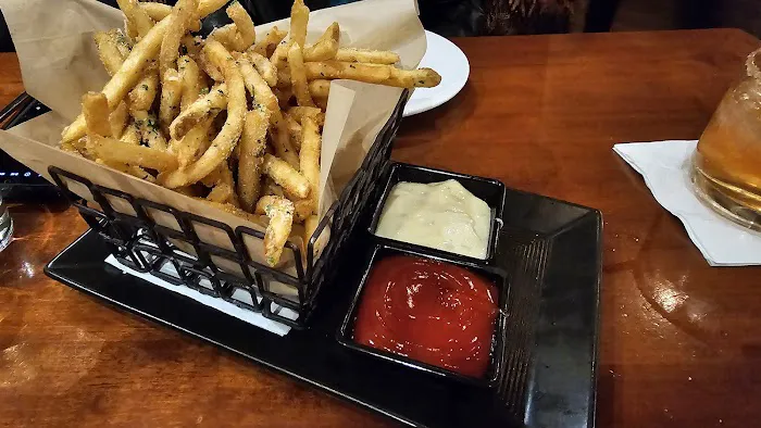 CRAVE American Kitchen & Sushi Bar (Mall of America - Bloomington) Picture 2