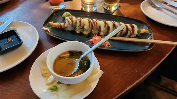 CRAVE American Kitchen & Sushi Bar (Mall of America - Bloomington) Picture 6