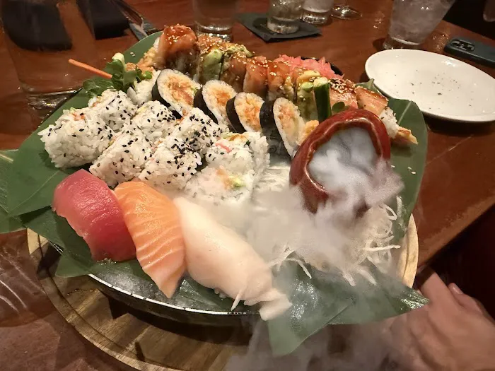 CRAVE American Kitchen & Sushi Bar (Mall of America - Bloomington) Picture 10