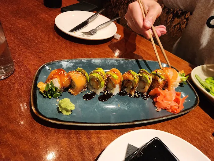 CRAVE American Kitchen & Sushi Bar (Mall of America - Bloomington) Picture 7