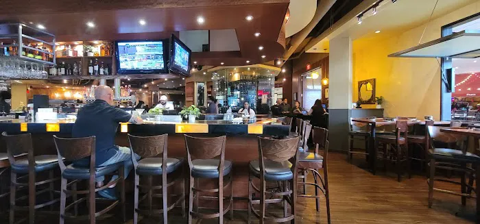 CRAVE American Kitchen & Sushi Bar (Mall of America - Bloomington) Picture 5