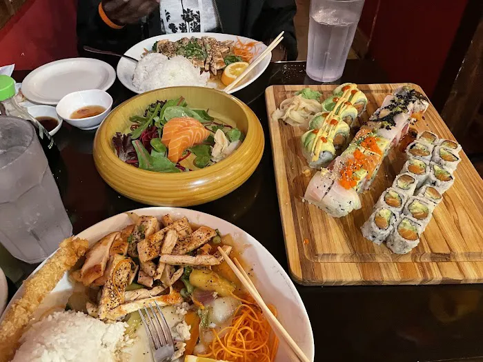 MOMO Sushi Picture 2