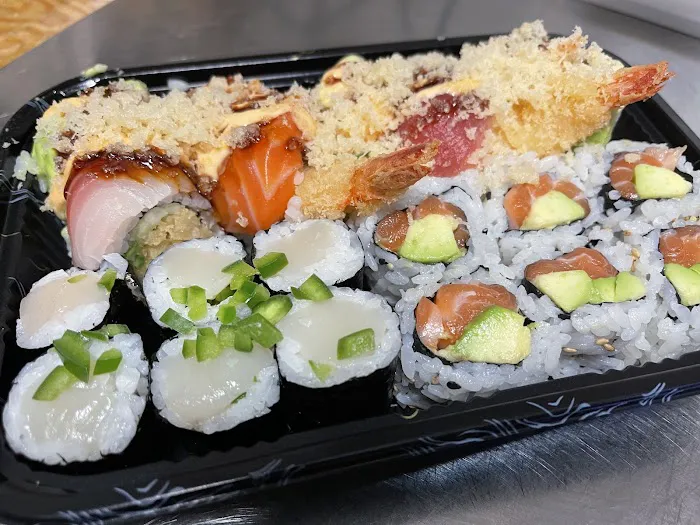 MOMO Sushi Picture 7
