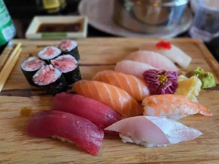 MOMO Sushi Picture 8