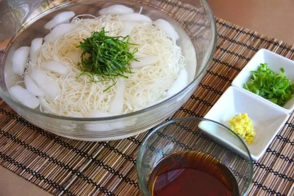 What Is Somen and How to Eat Cold Japanese Noodles with Dipping Sauce