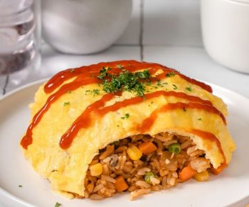 How to Make Japanese Omelette Over Rice in 5 Minutes