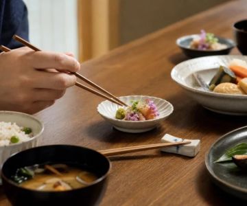 Japanese Chopstick Etiquette: Simple Rules for Dining Out