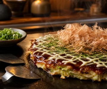 Okonomiyaki Guide: Styles, Toppings, and Griddle Tips